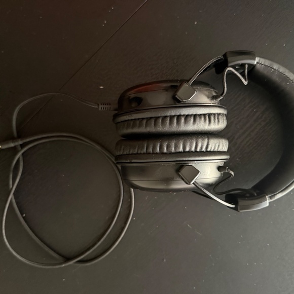 HyperX Cloud II Gaming Headset (Wired – Black/Red) - Picture 3 of 4